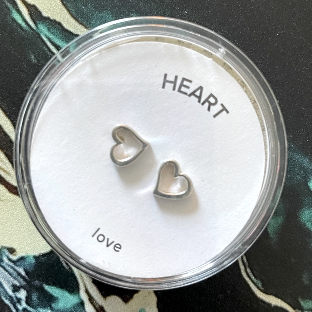 NWT Alex and Ani Heart Stud Earrings Sterling Silver 🤍🤍